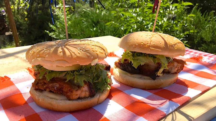 Nejlepší grilovaný křupavý bůček burger recept   