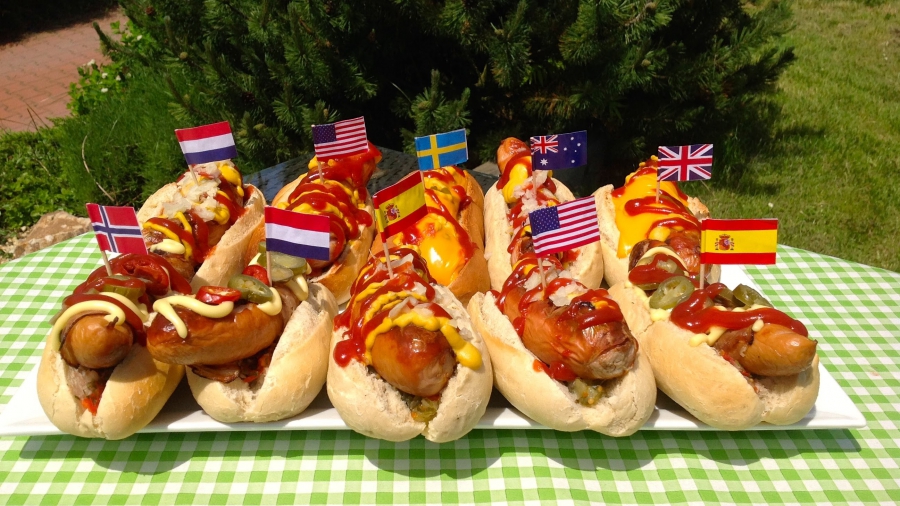 NEJCHUTNĚJŠÍ AMERICKÉ HOT DOGY RECEPT:ORIGINÁL,SÝROVÉ,MEXICKÉ. NÁVOD JAK VYDEKOROVAT ZAHRADNÍ PÁRTY