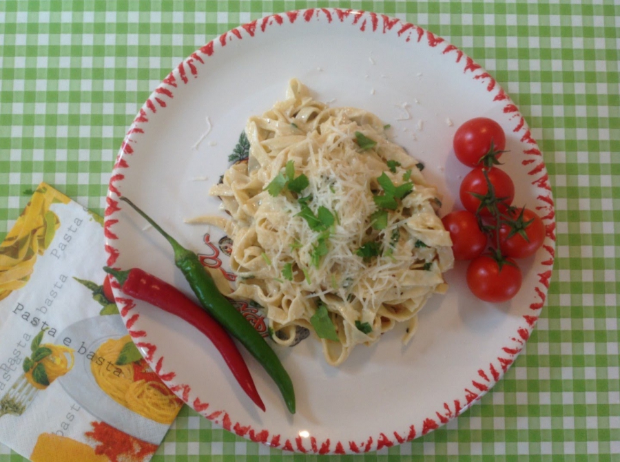 FETTUCCINE ALFREDO RECEPT, S KUŘECÍM MASEM, JEDNODUCHÝ RECEPT, TĚSTOVINY RECEPTY!!!