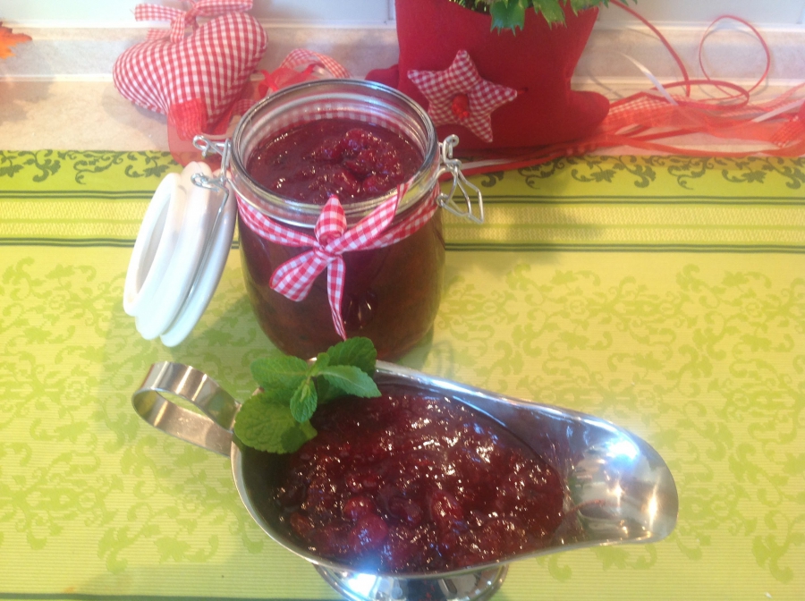 BEST CRANBERRY SAUCE RECIPE WITH CARAMELIZED SUGAR, MUST SEE!!!