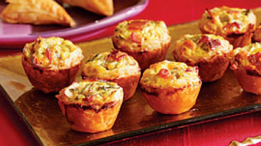 DELICIOUS FINGER FOOD FOR PARTIES: MINI QUICHE FILLED WITH SALMON