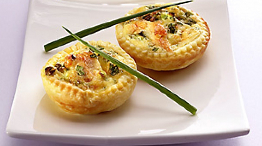 GREAT PARTY APPETIZERS: MINI QUICHE FILLED WITH BACON, MUST SEE RECIPE!!!