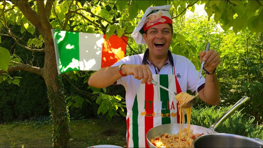 Studentská kuchařka: Spaghetti al pomodoro – špagety s rajčaty – rychlý oběd za pár korun