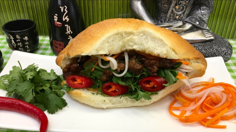 Banh mi – vietnamská plněná bageta vč recept na domácí bagety