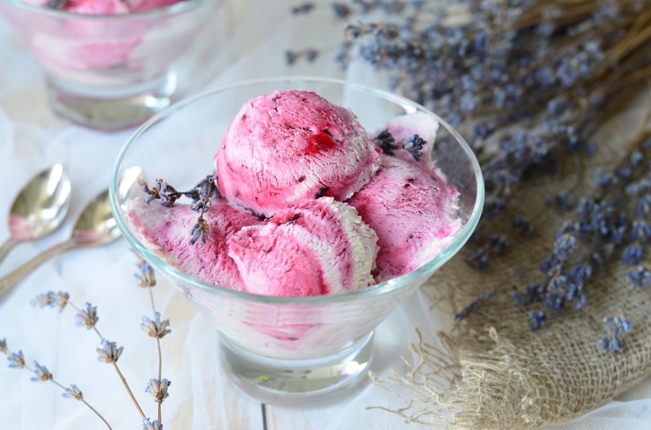 Levandulovo- borůvková  zmrzlina