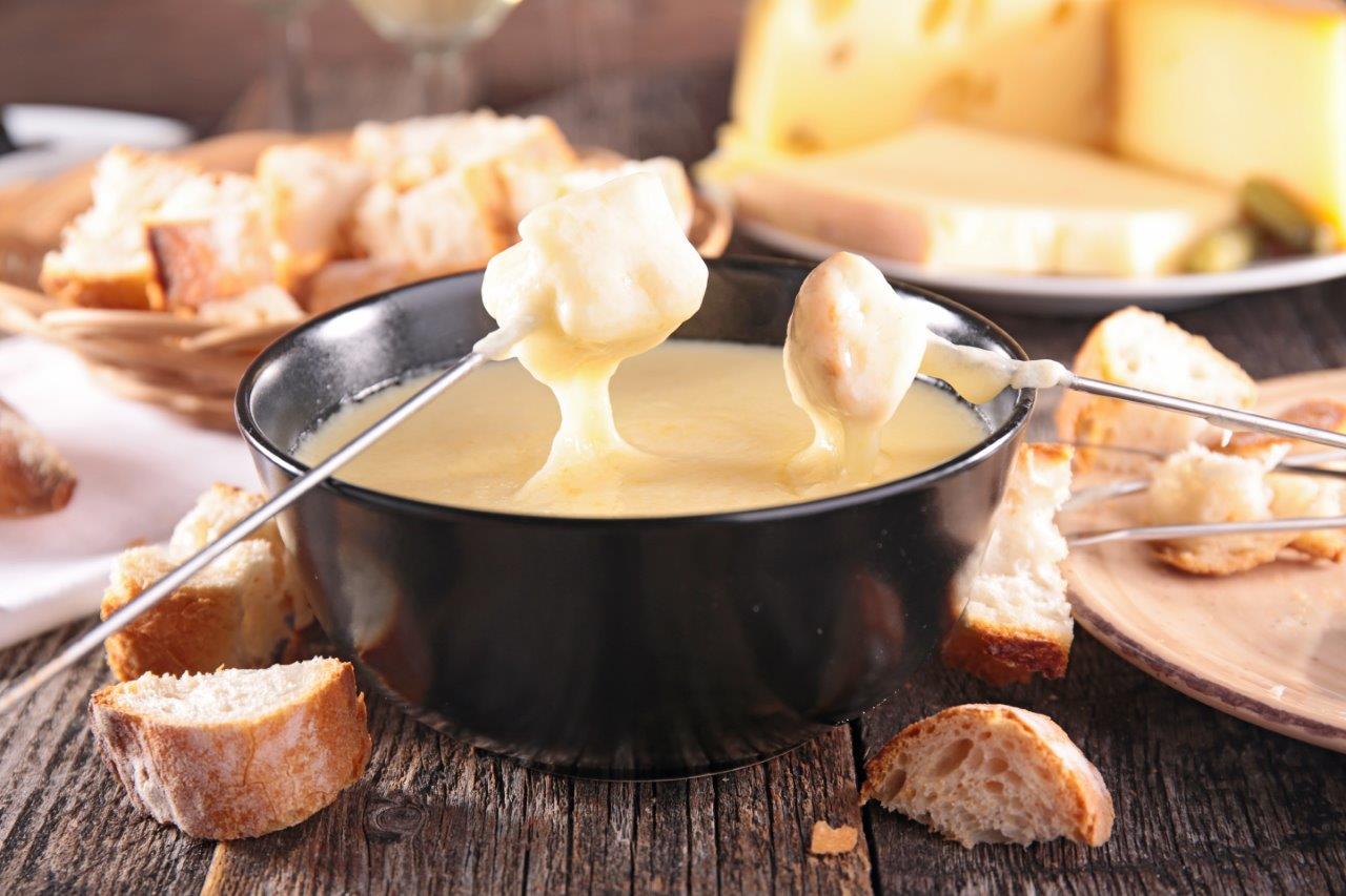 Švýcarské sýrové FONDUE