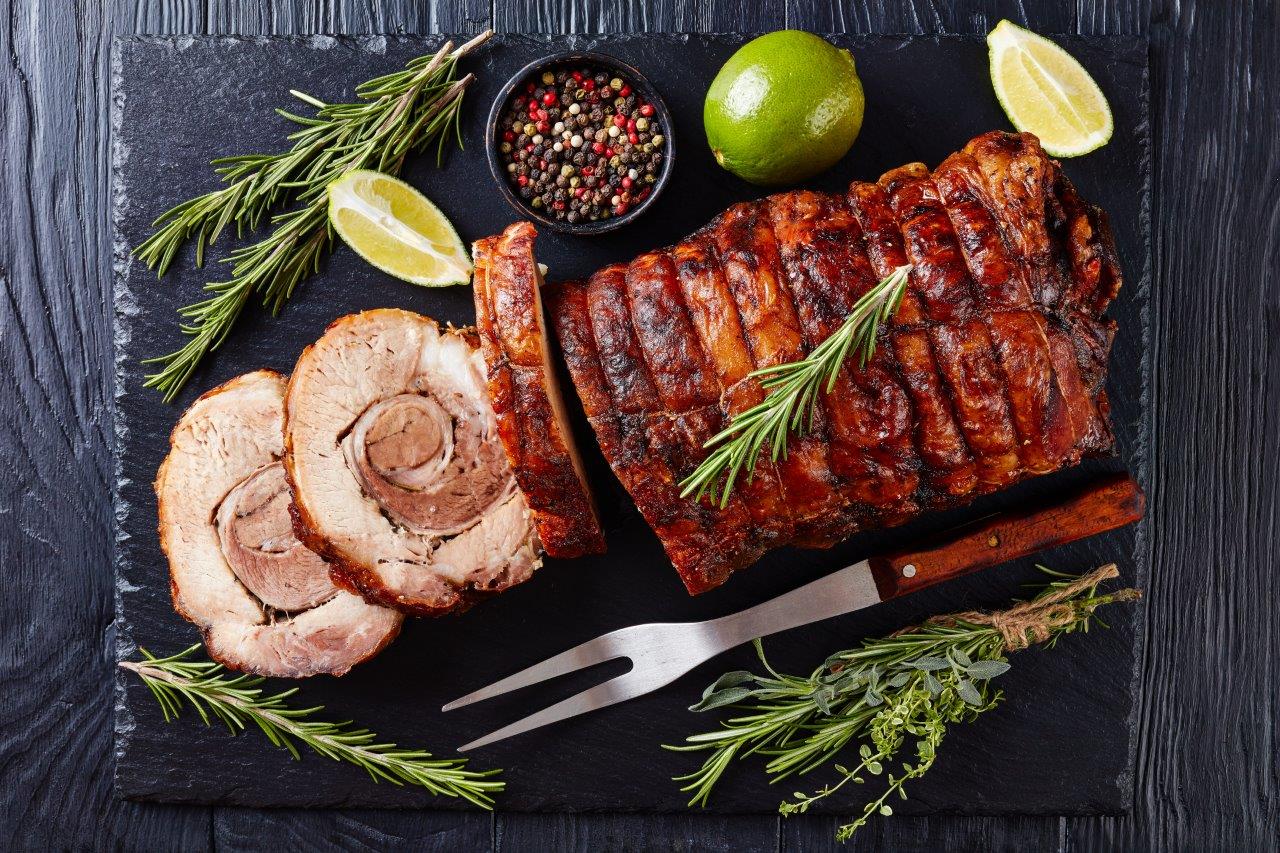 Grilovaná bůčková roláda s nádivkou recept (Porchetta)