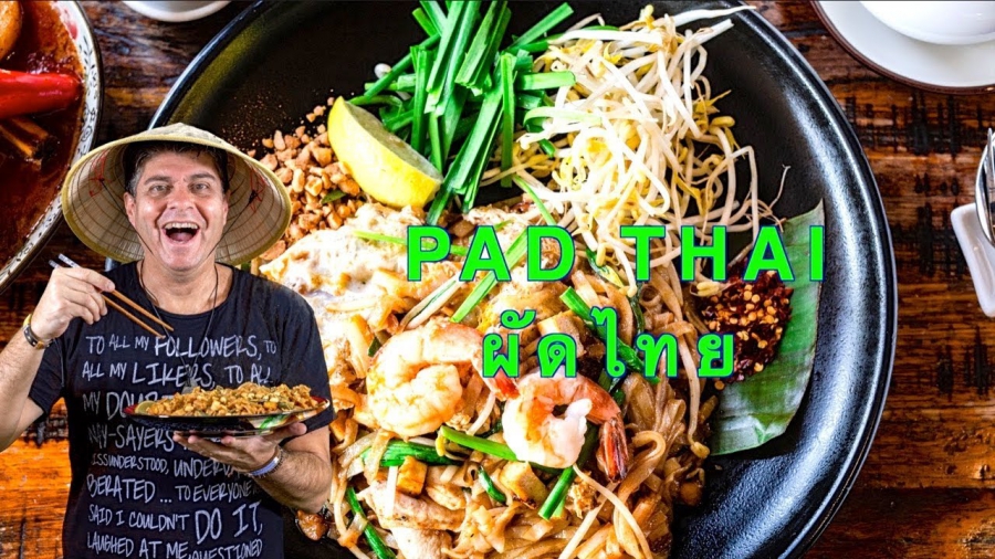 Smažené thajské nudle na způsob Pad Thai s krevetami a tofu