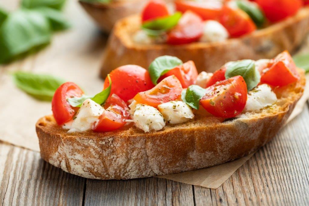 Italská Bruschetta na 4 způsoby s čerstvými bylinkami