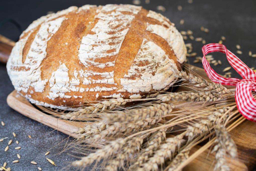 Domácí kvásek a pšeničný a žitný kváskový chléb